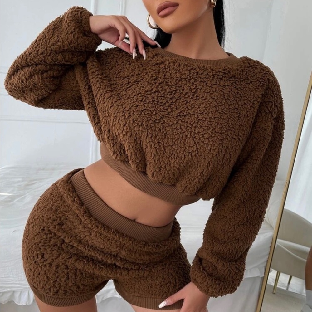 Drop Shoulder Crop Fleece Pullover & Shorts